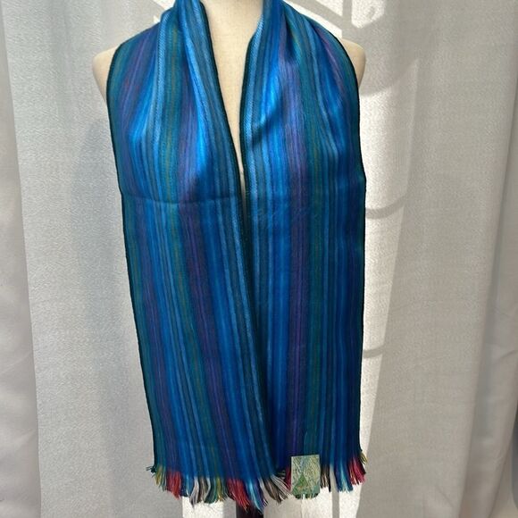 Beautiful alpaca scarf from Ecuador so soft and warm! - Picture 5 of 9